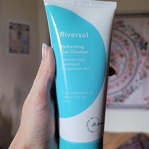 Riversol refreshing gel cleanser